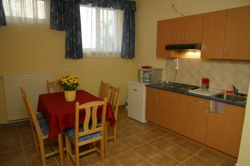 Afrodite Apartmanok Eger Exterior foto