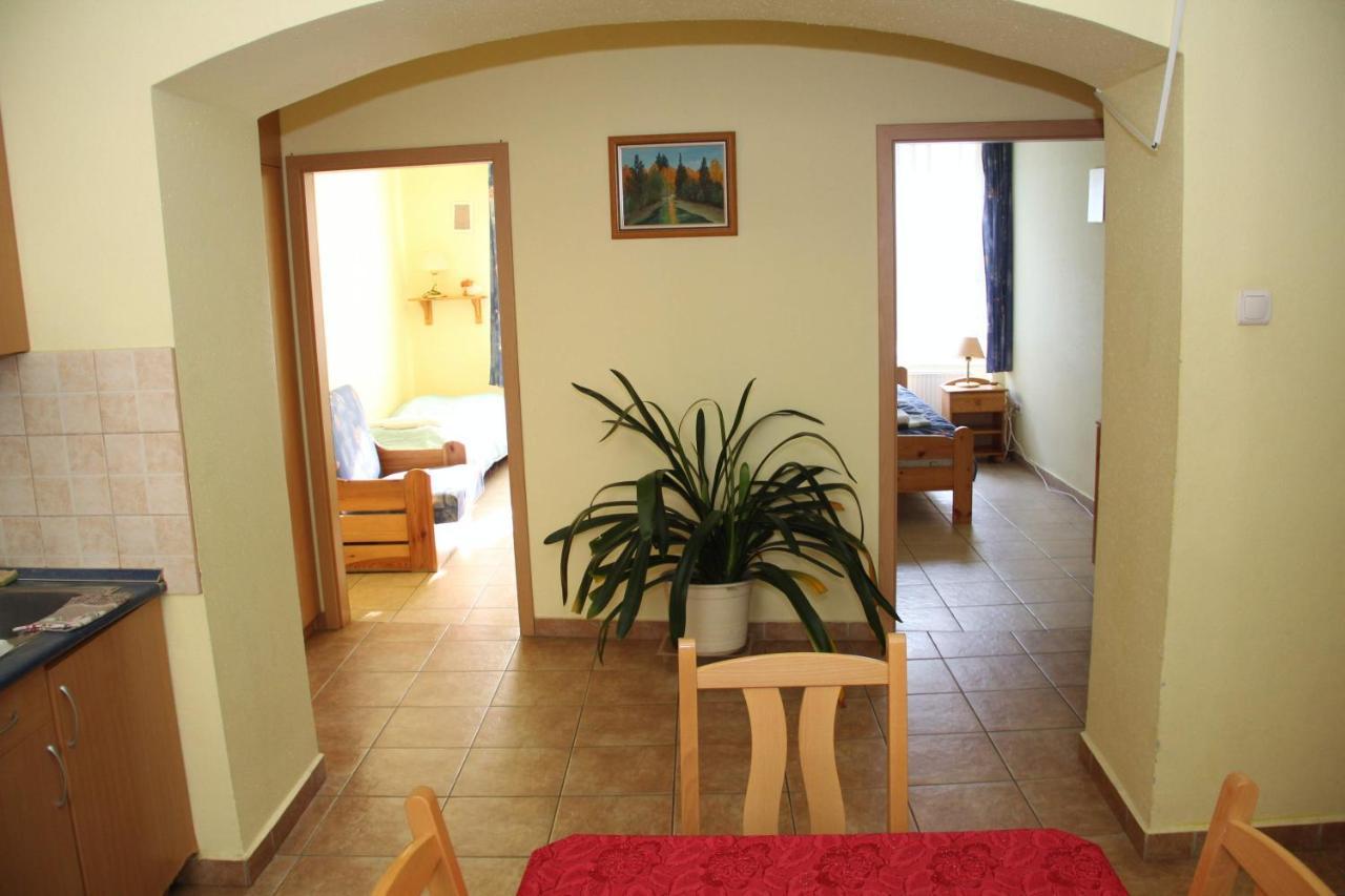 Afrodite Apartmanok Eger Exterior foto